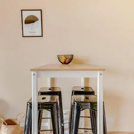 Charming By The Sea Apartment *